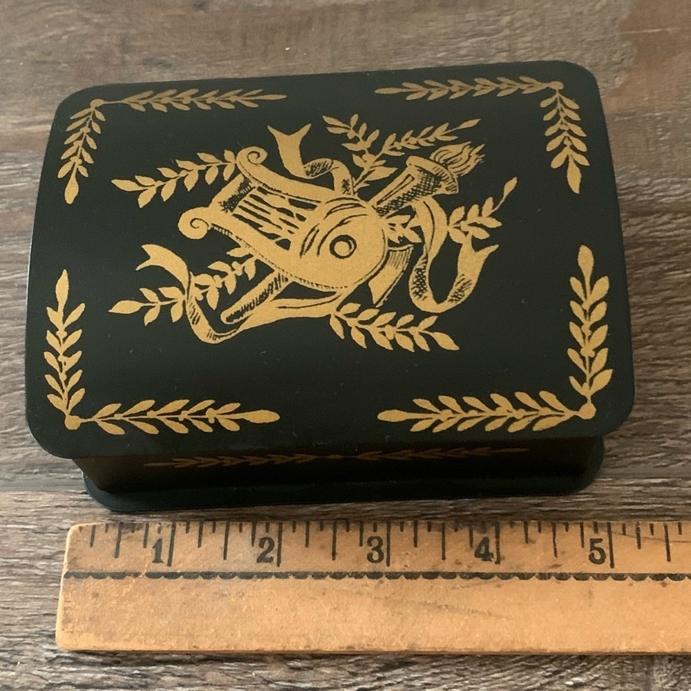 Metal box - Picture 2 of 8